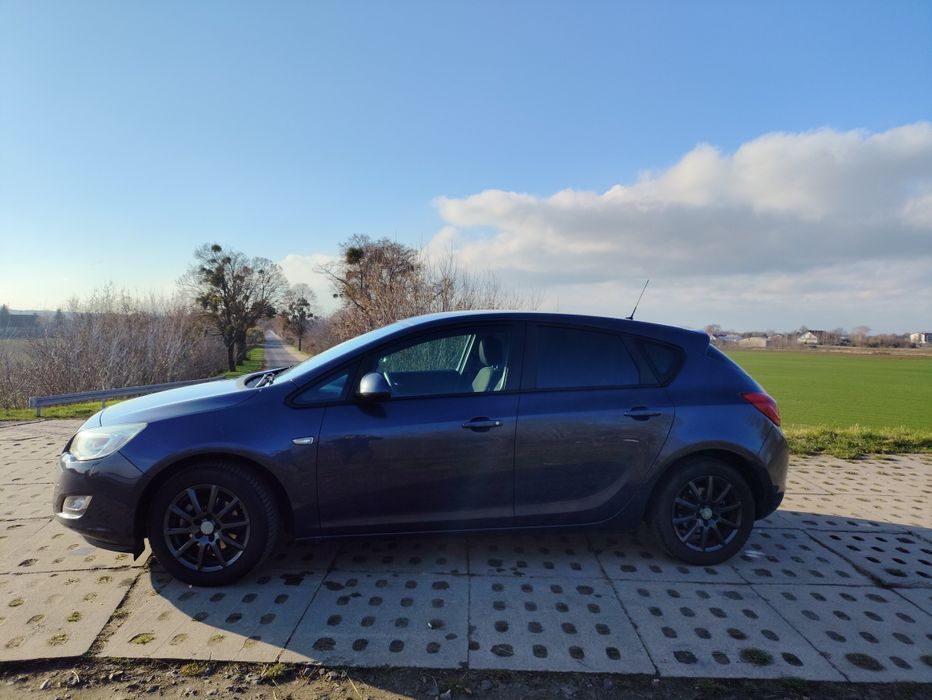 Opel Astra j benzyna gaz 2010r.