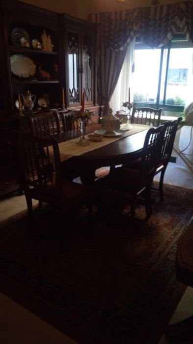 Conjunto de mesa e cadeiras