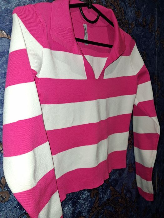 Біло-рожева кофтинка вкорочена