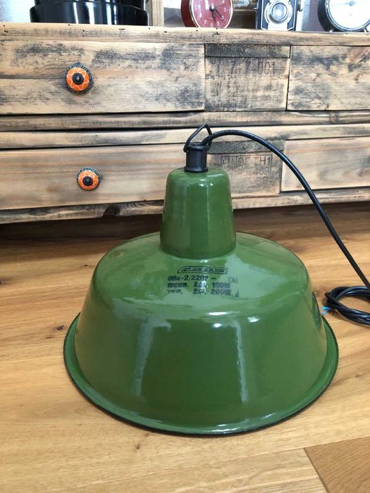 Candeeiros Industriais originais antigos resgatados de fábricas