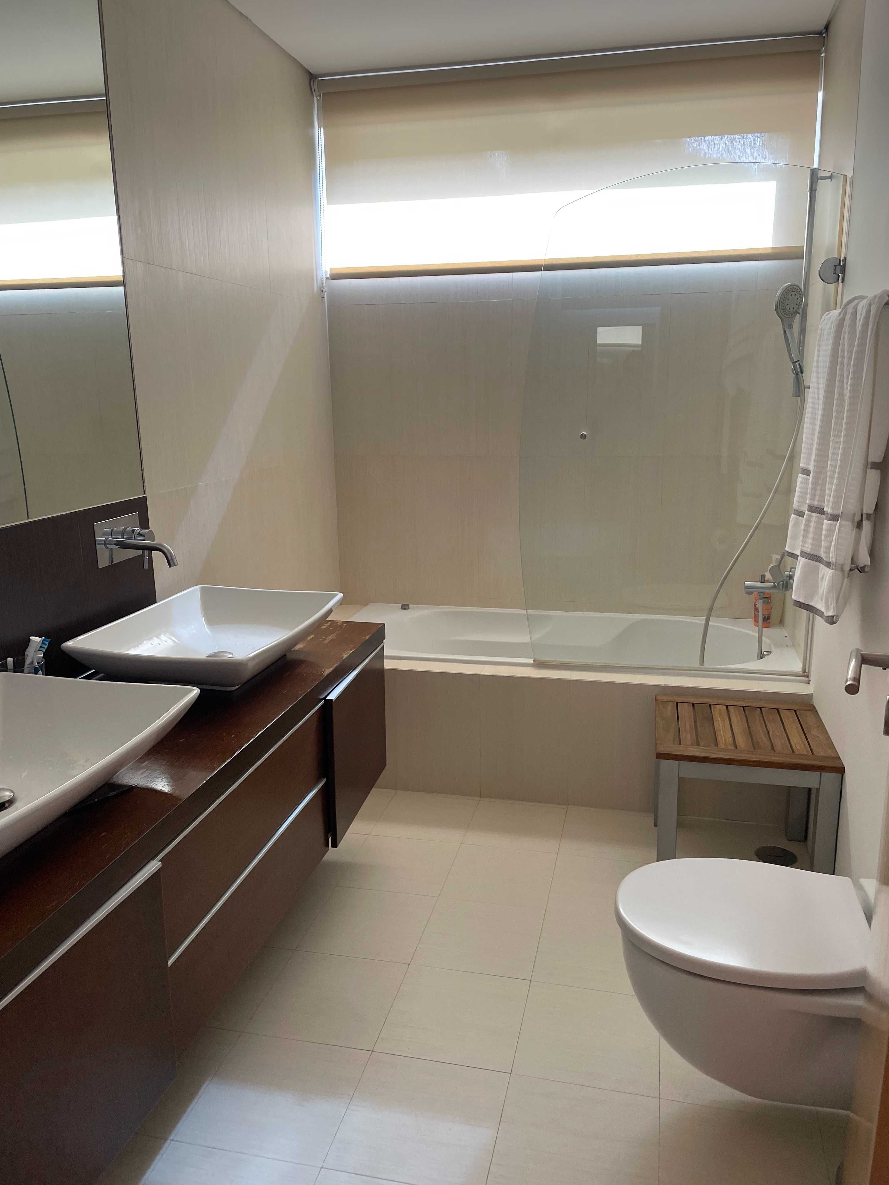 Sanita branca / white toilet