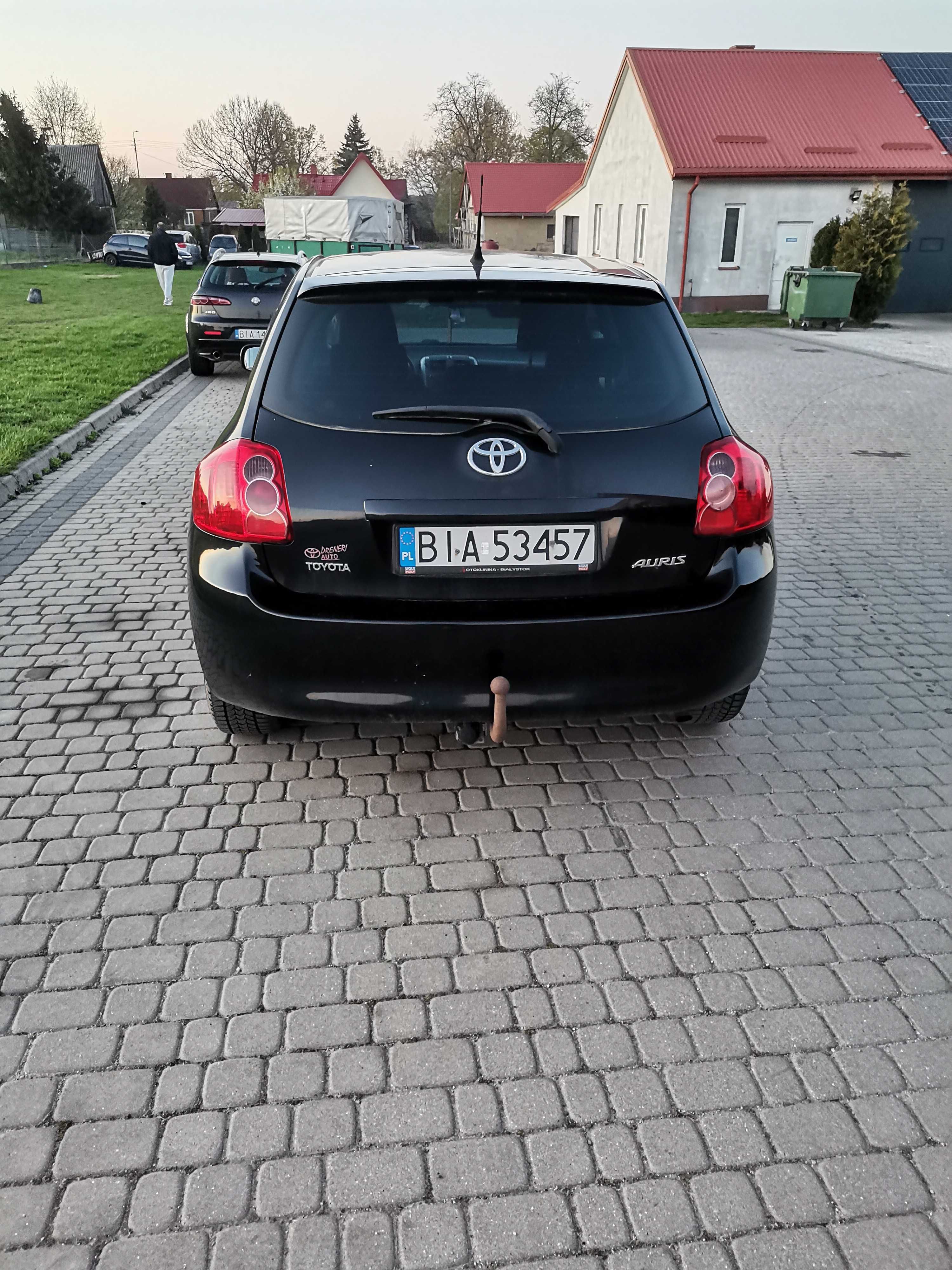 Sprzedam toyotę auris