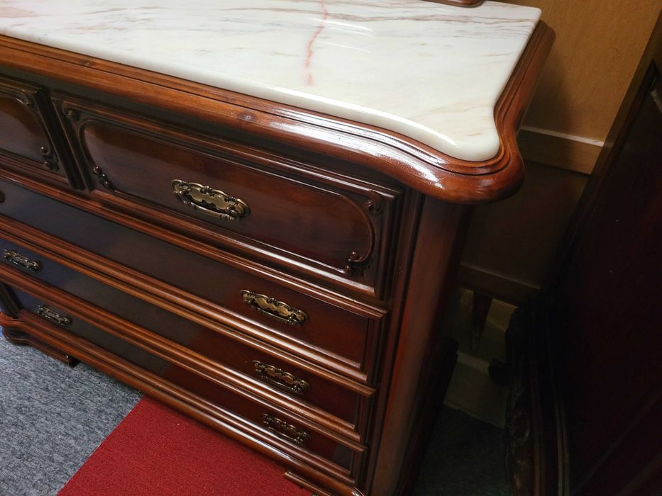 Grande cómoda em madeira com tampo em pedra e espelho - óptimo estado