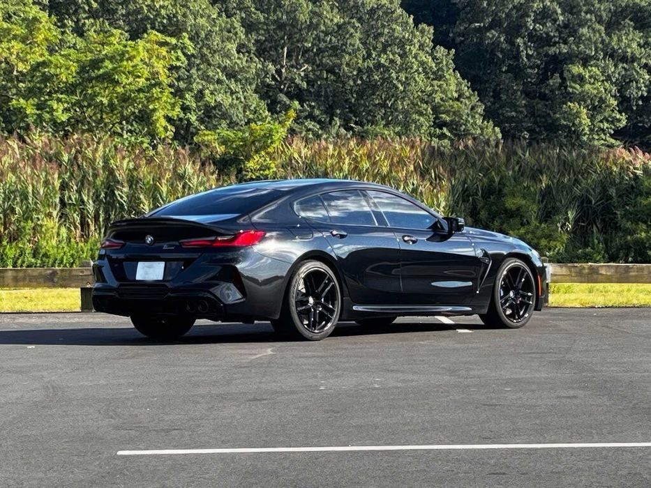BMW M8      2022
