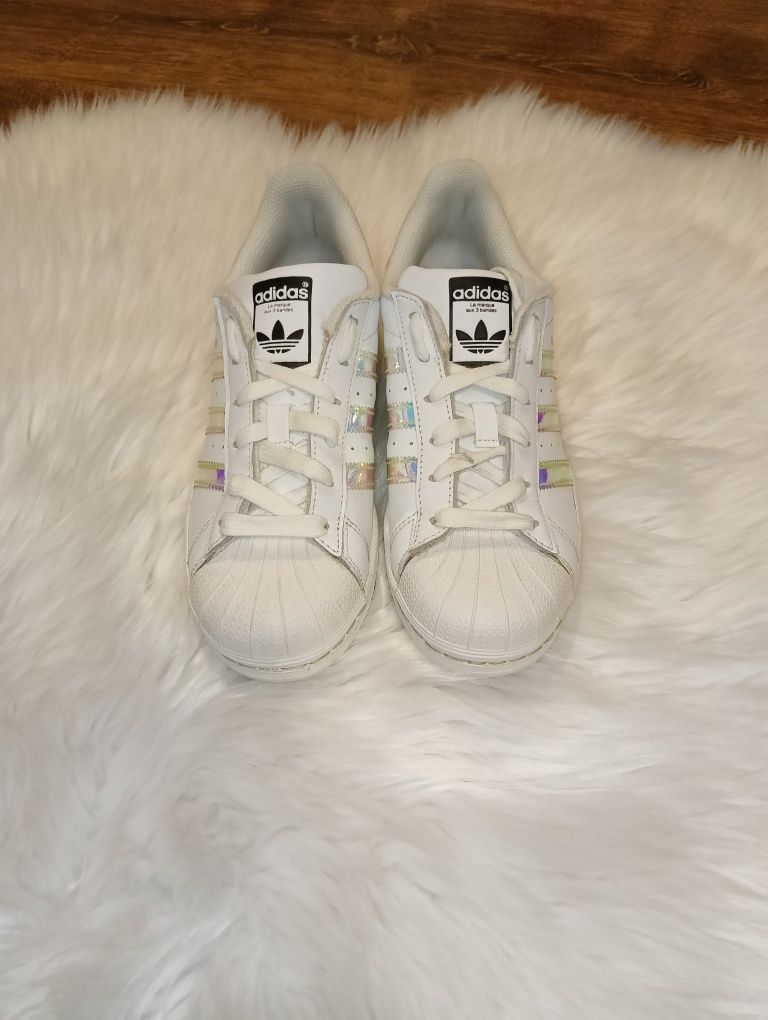 Buty sportowe damskie adidas SuperStar r.36 białe z holo