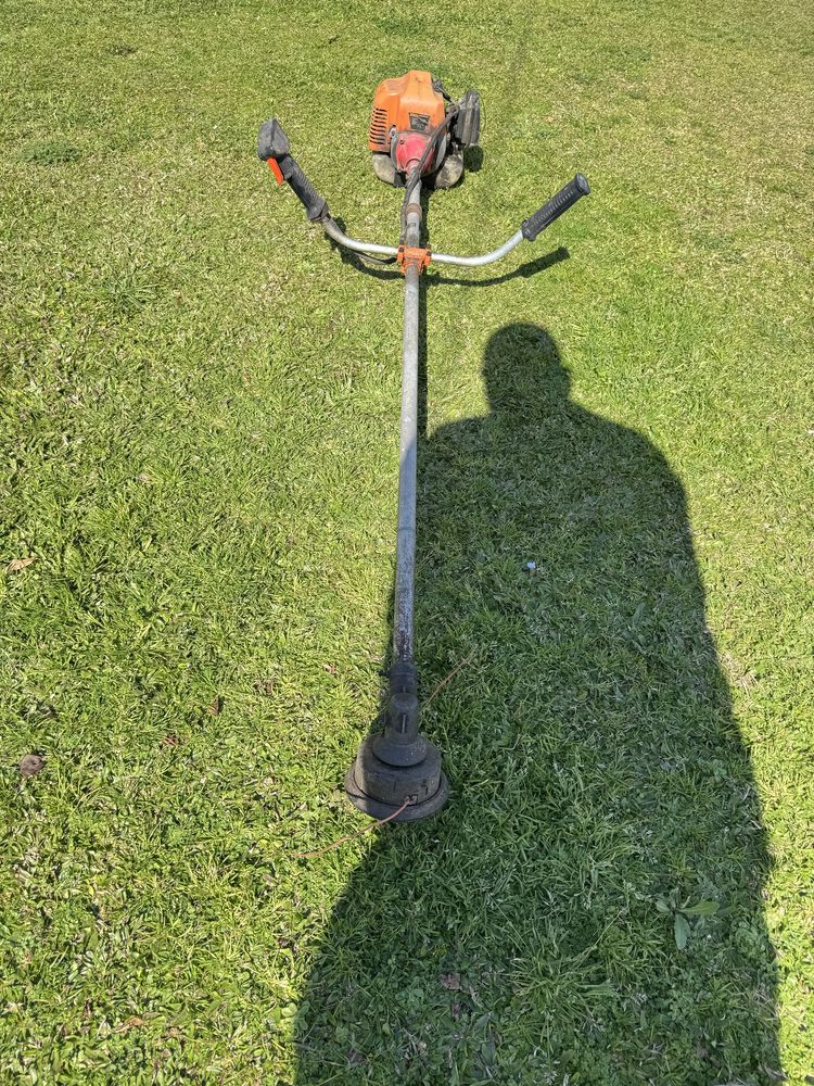 Maquina de cortar erva