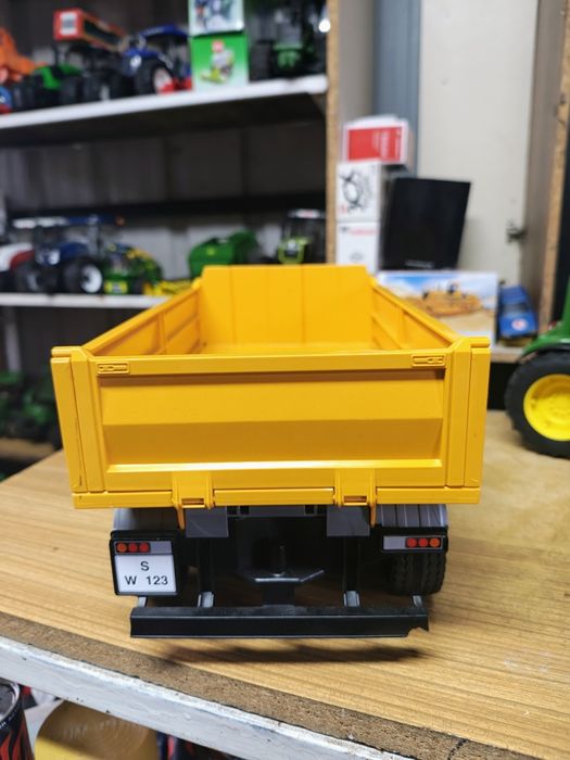 Bruder przyczepa skrzynia