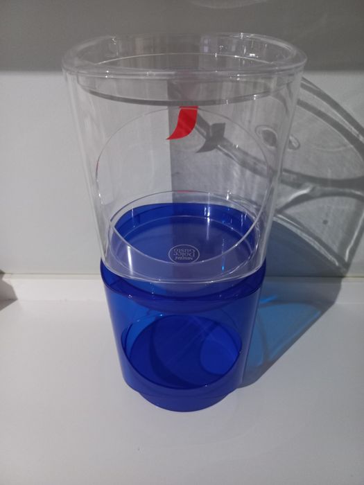 Máquina café Dolce Gusto e porta cápsulas