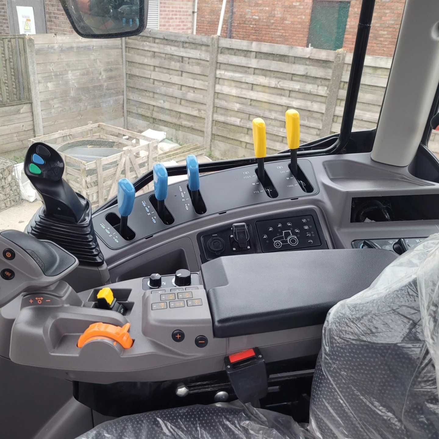 Kubota M6-122 rok 2023