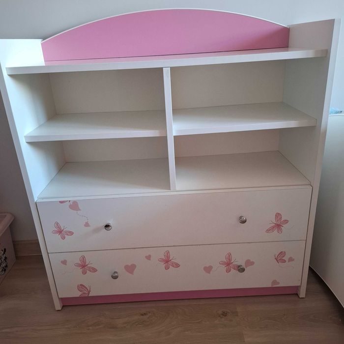 Komplet mebli: komoda, regał, łóżeczko, materac Happy Babies