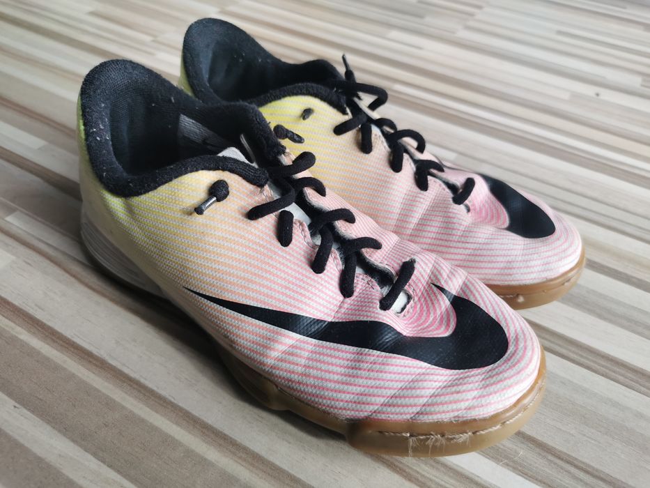 Buty sportowe dziecięce Nike halówki rozm 33 dł wkładki 19,5cm