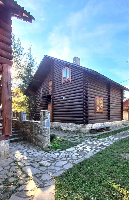 Відпочинок у Карпатах з басейном.