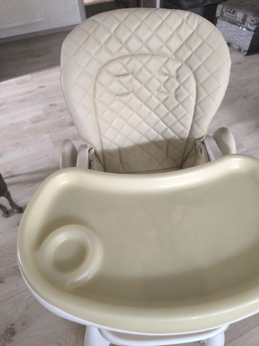 Дитячій стілець для годування