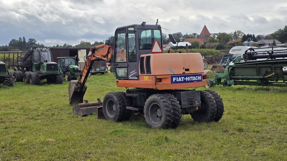 Koparka kołowa Hitachi FH85W Compact line, Koparka 9 t