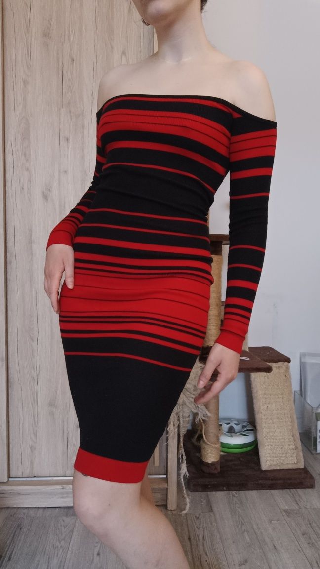 Sukienka obcisła slim czarny czerwony paski za kolano lu nyc xs