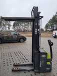 Wynajem wózka prowadzonego z masztem Clark WSX14  - 1400 kg
