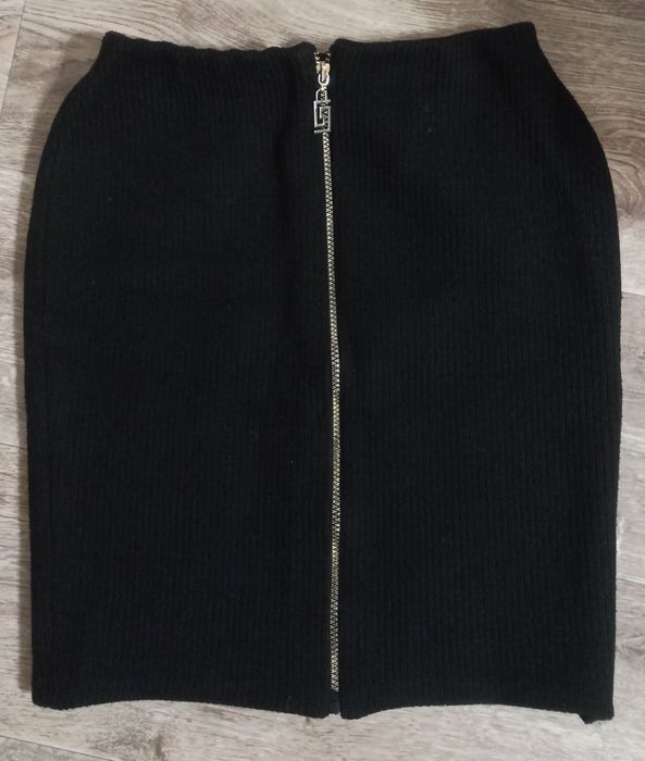 Чудова трикотажна тепла спідниця