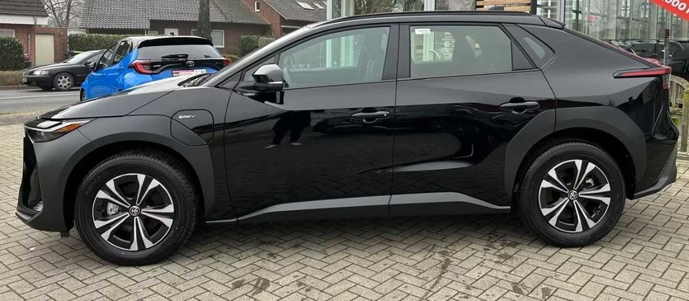 Бампер Toyota bz4X Comfort Тойота двері фари розборка шрот