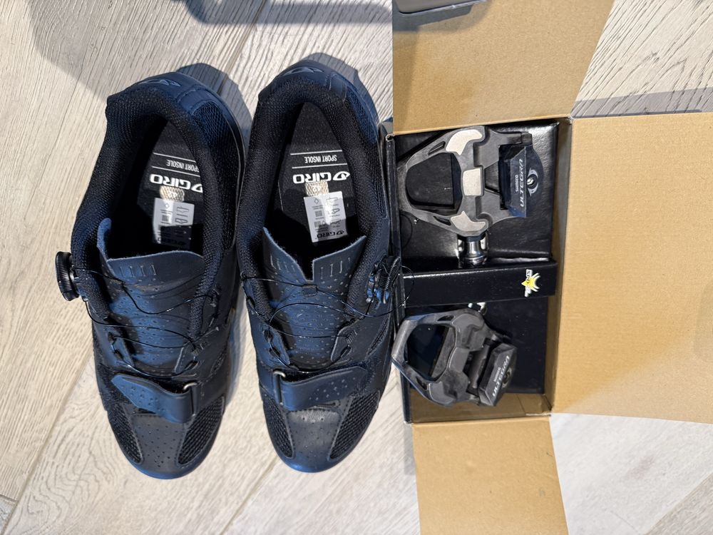 Pedały szosowe SHIMANO Ultegra PD-R8000, buty Giro Savix II