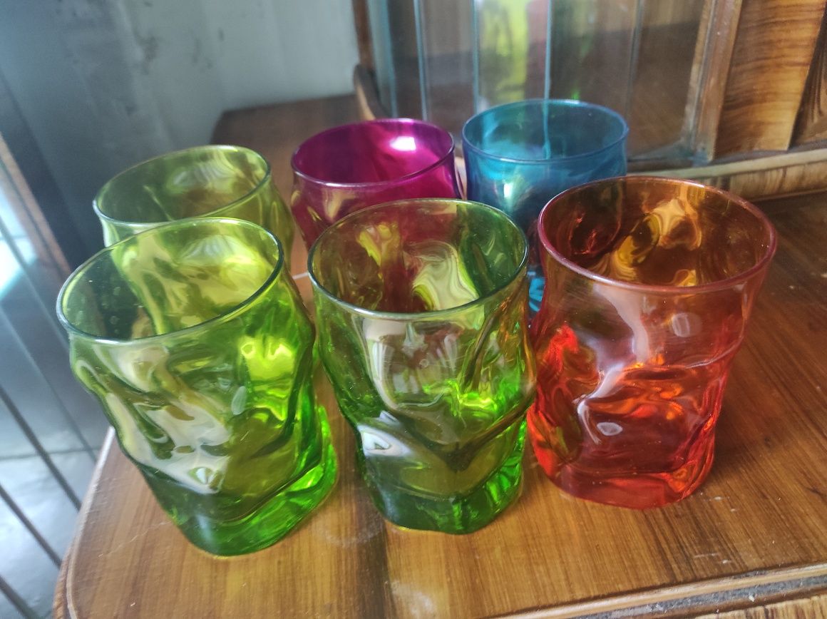 Kolorowe szklanki