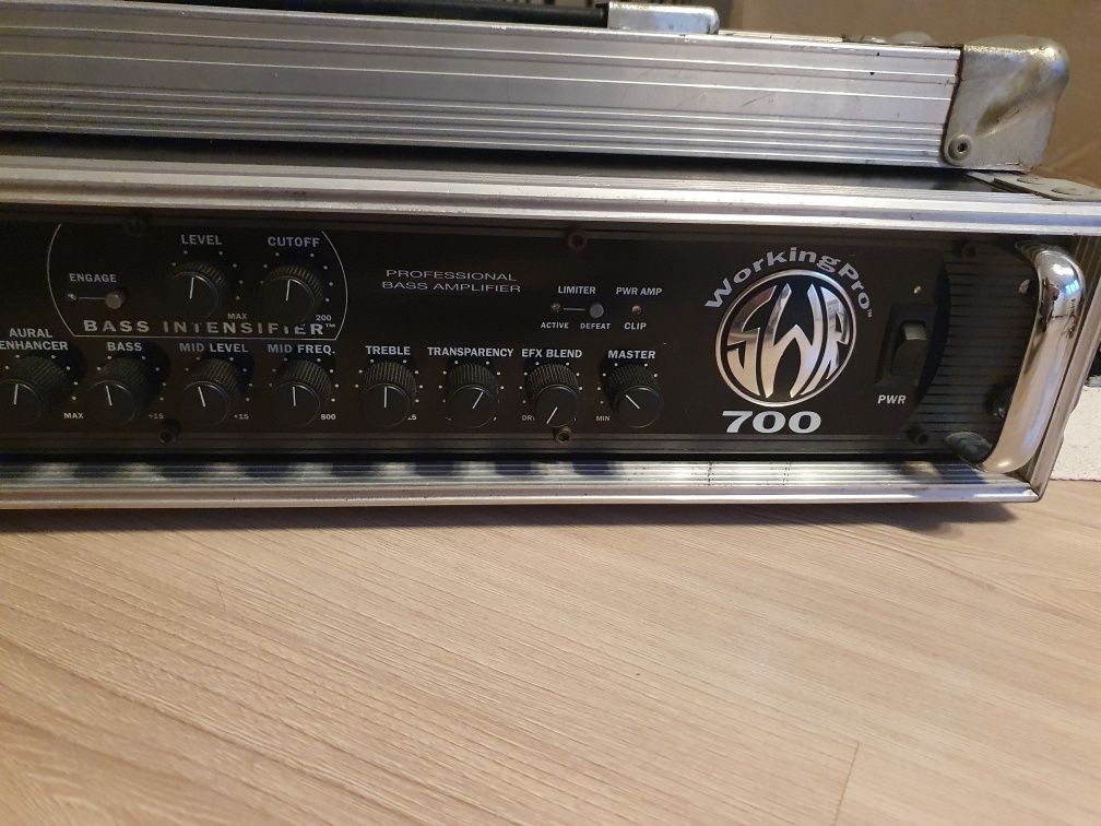 SWR working pro 700 wzmacniacz tranzystorowy + case