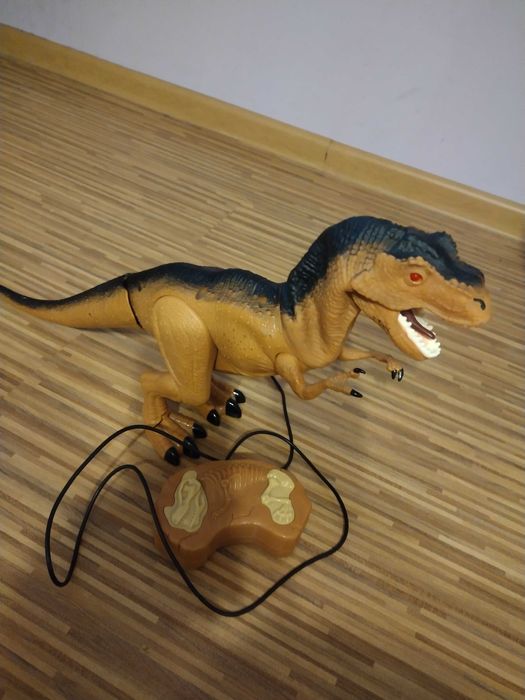 Sterowany interaktywny dinozaur T Rex dźwięk, świecace oczy i chodzi