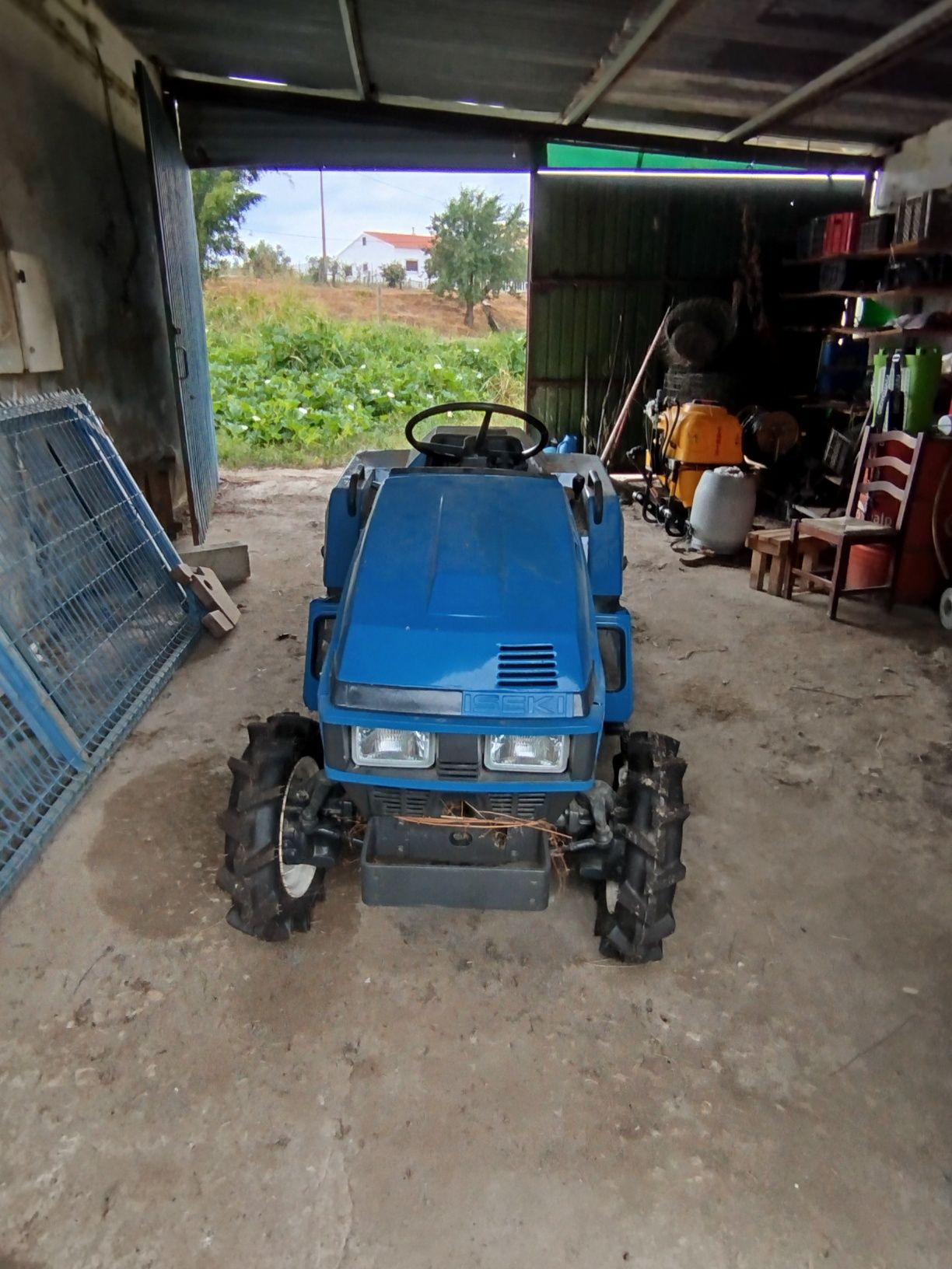 Vendo trator e alfaias