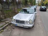 Mercedes-Benz E320