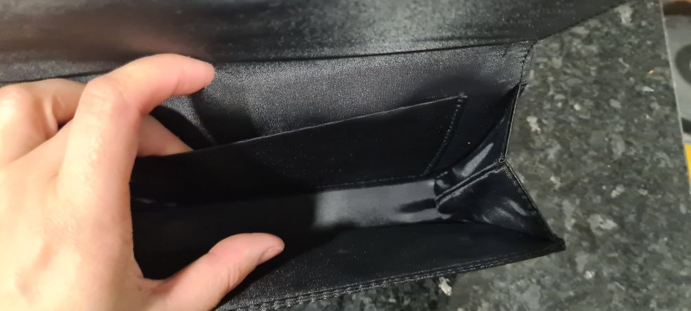 Clutch preta de cerimónia