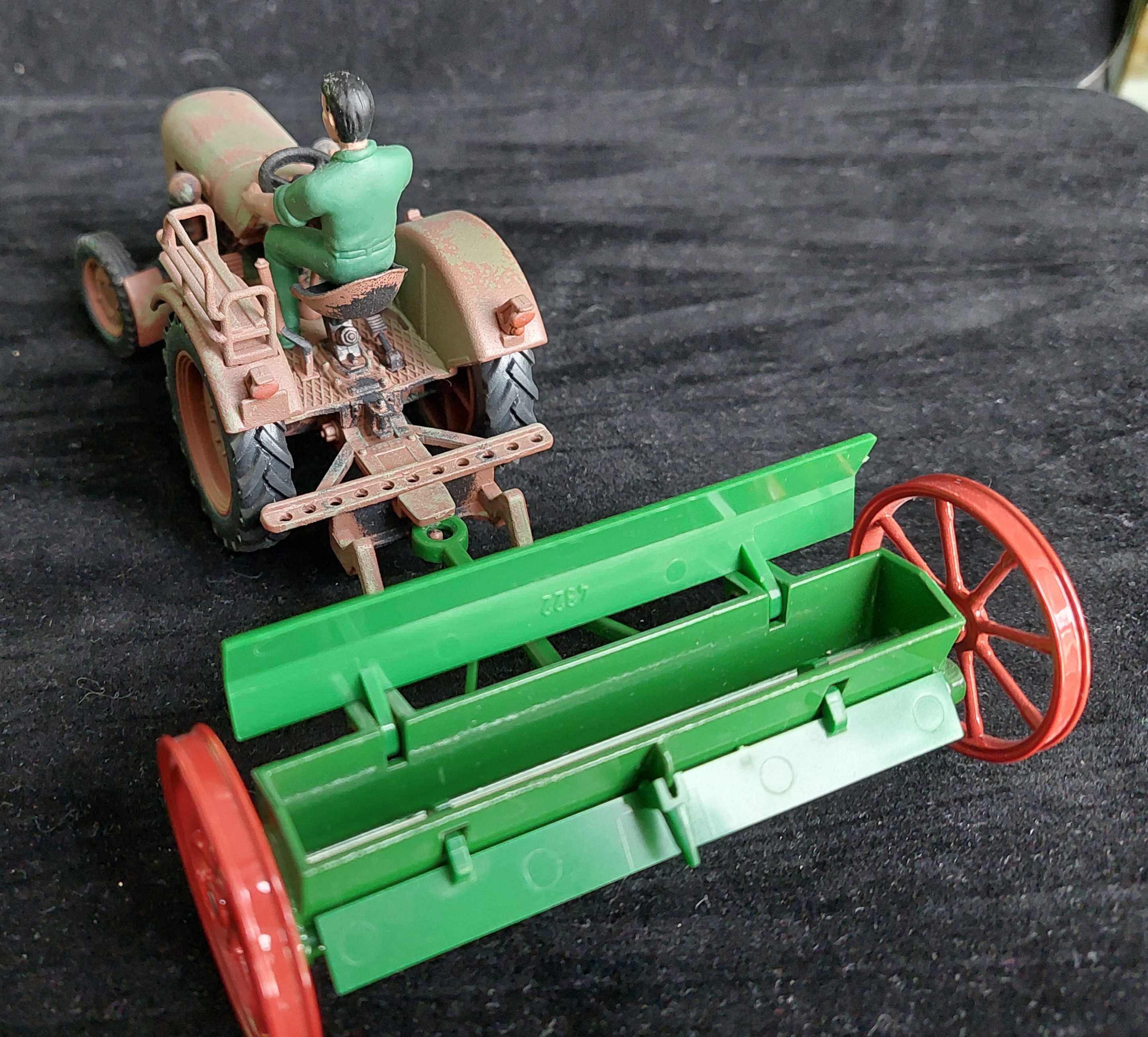 Siku 4466 Fendt Dieselross F 28 z rozrzutnikiem 1:32