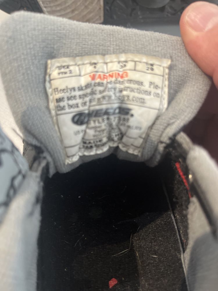 Buty z kółkami Hellys 33