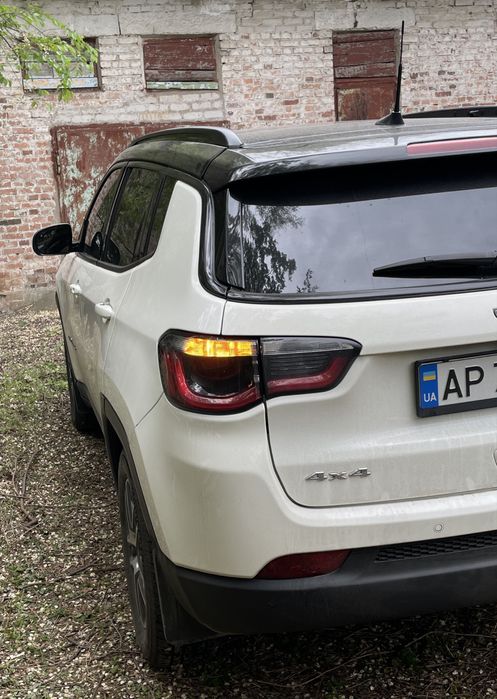 Жовті повороти. Jeep Compass, Cherokee.