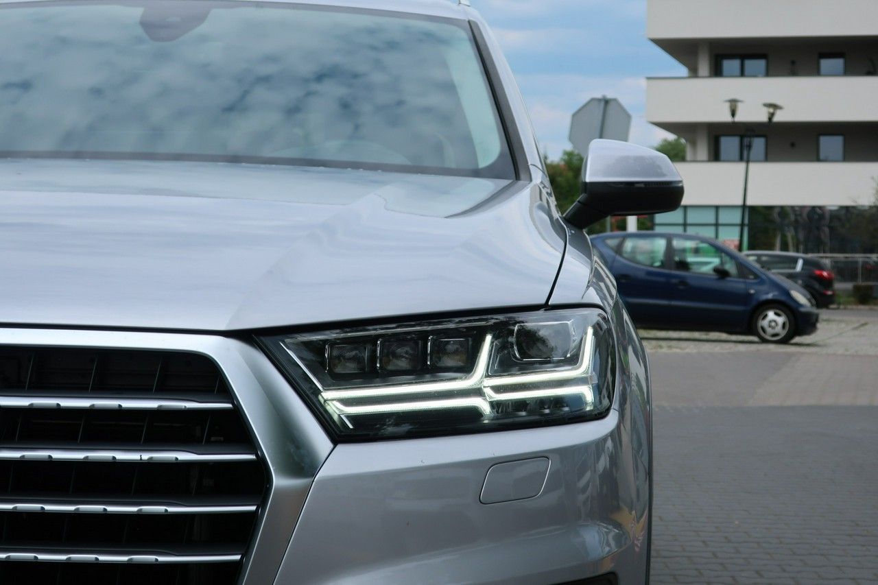 Audi Q7 2 kpl opon, krajowy, faktura VAT 23%