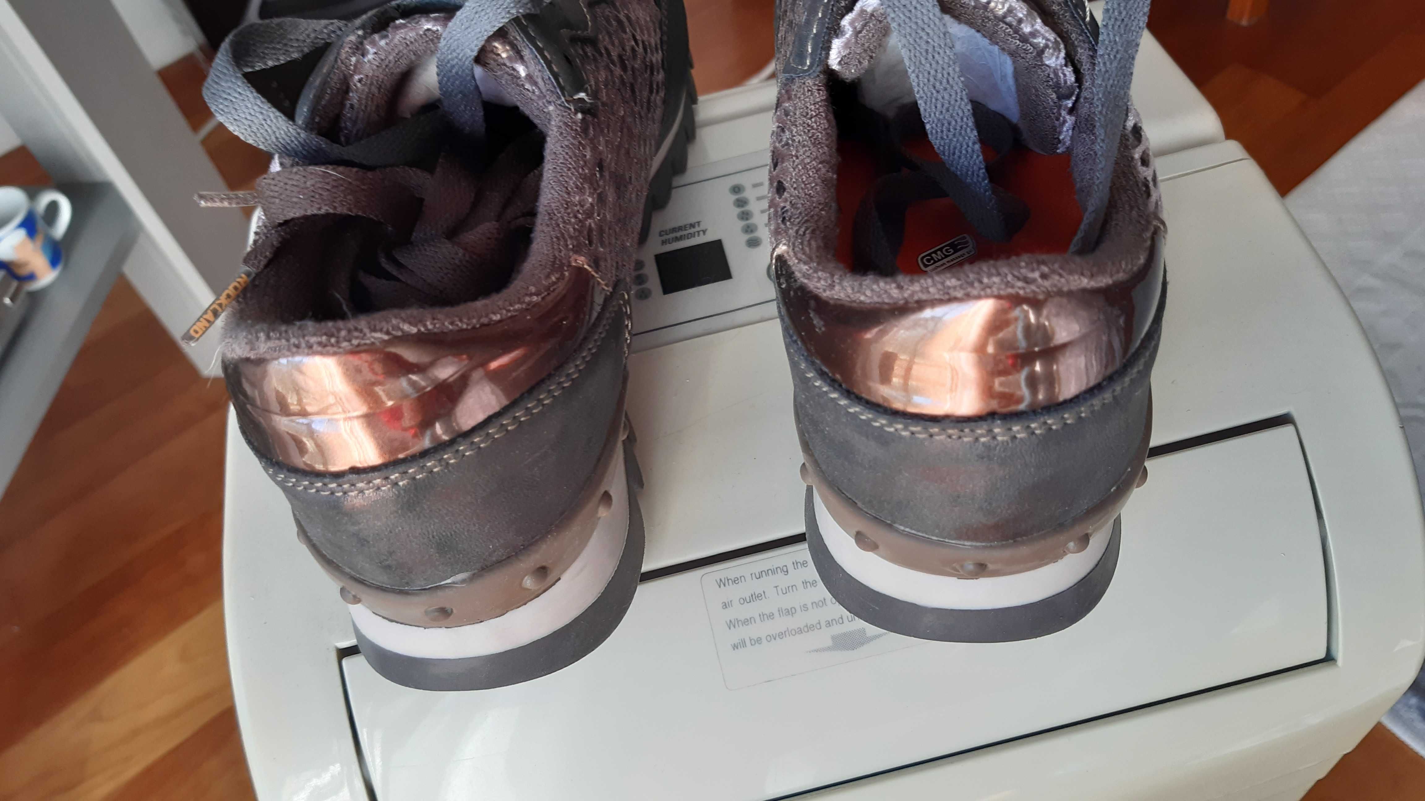Tenis casual imitação pele de cobra T39