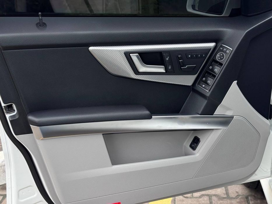 Mercedes-Benz GLK 350 2014року, 3.5 бензин, автомат, задній привід.