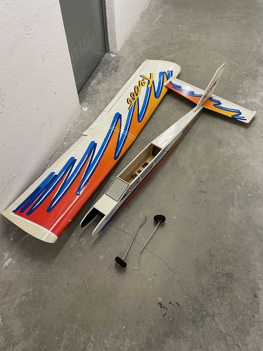 Avião RC Thunder Tiger