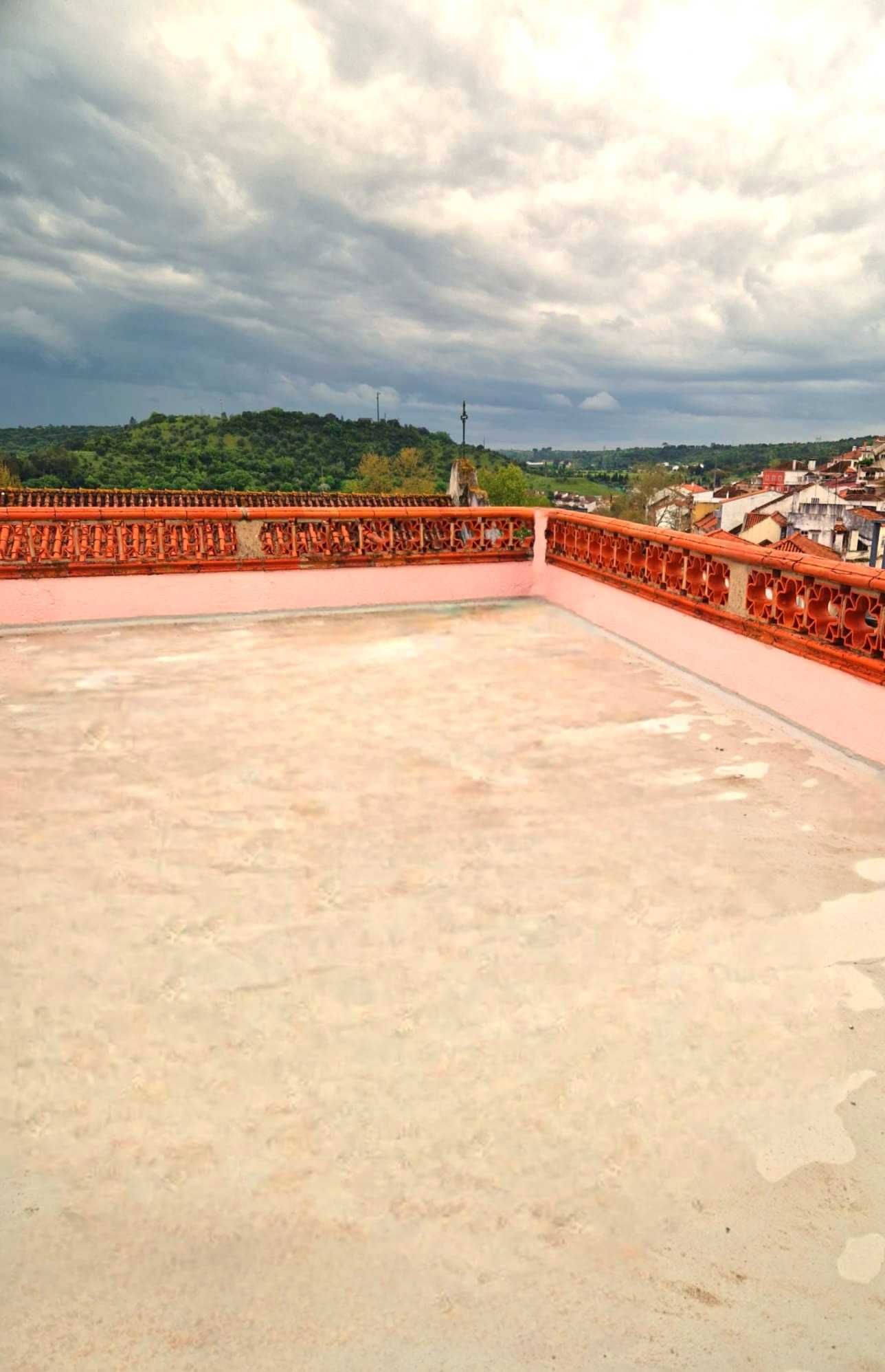 Arrenda-se / Vende-se Pink Waterfalls House