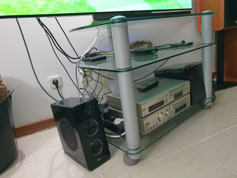 Movel de tv,  em  vidro