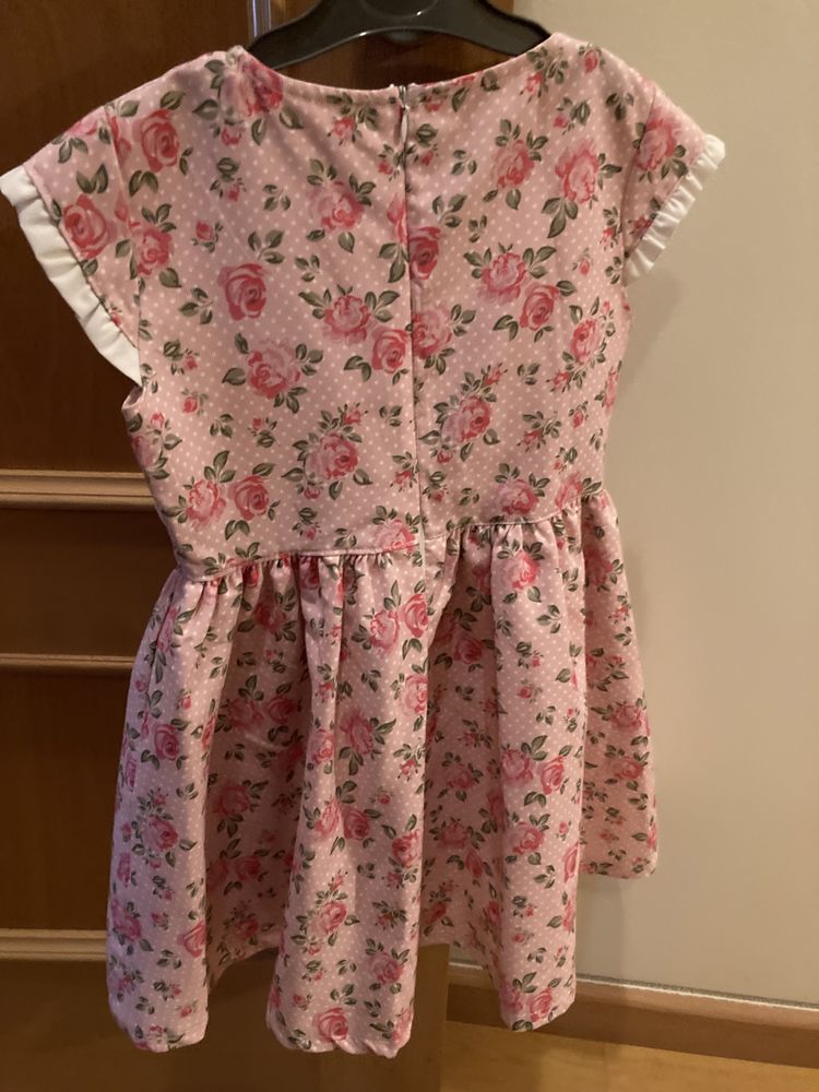 Vende-se vestido de menina