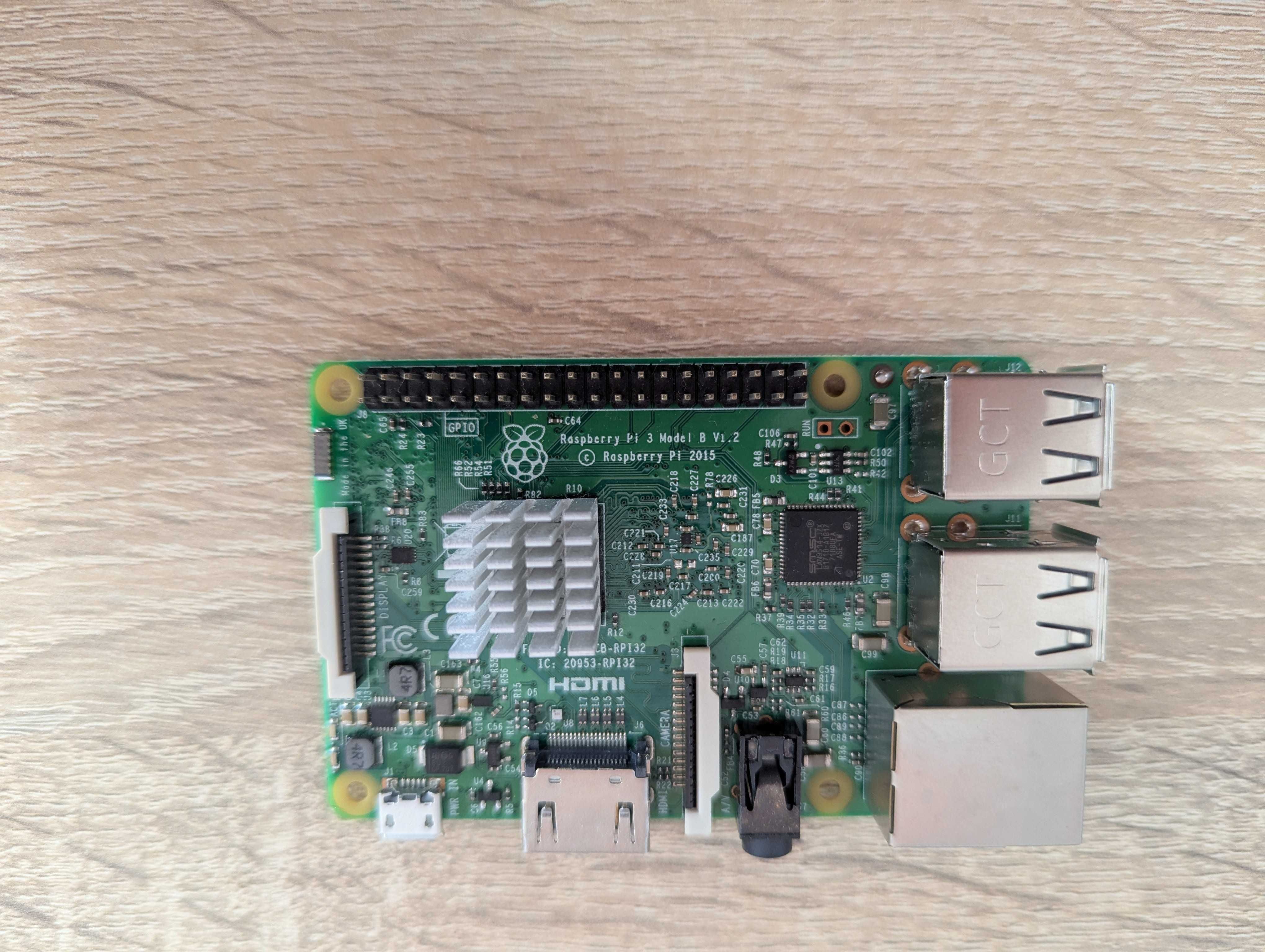 Raspberry Pi 3 model B z etui, karta 32GB, adapter USB, pilot
