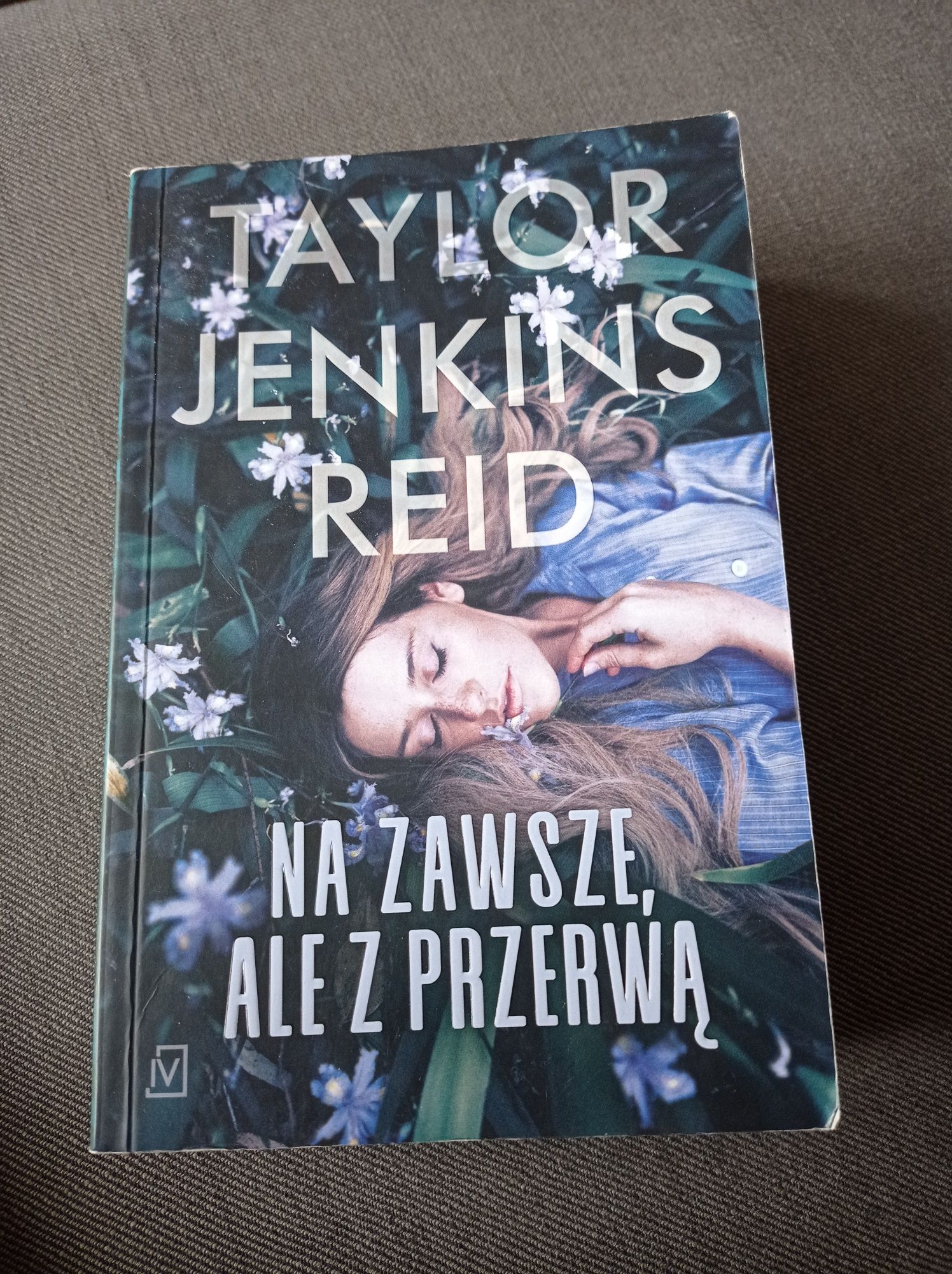 Świetna książka Taylor Jenkins Reid "Na zawsze ale z przerwą"
Rok wyda