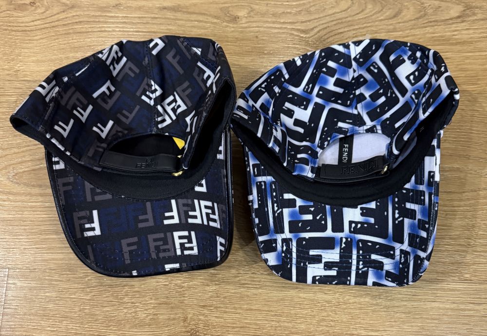 Кепка  LV Louis Italia синя