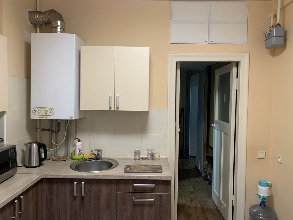 Продам хорошую, жилую, уютную квартиру в центре города