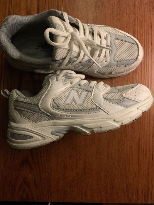 Кросівки(жіночі)