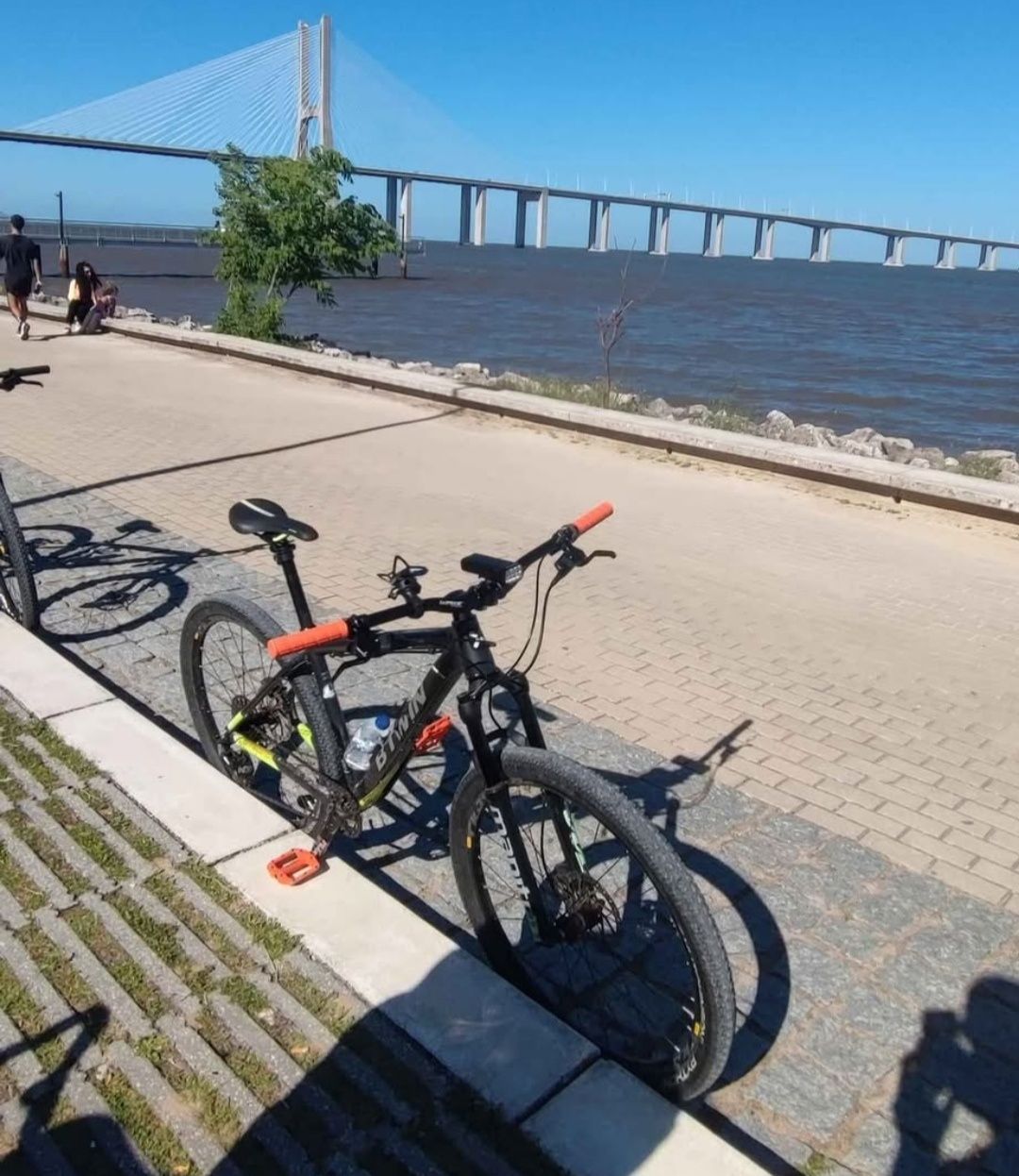 Rockrider 900 27,5” – MTB XC – Suspensão Manitou + Guidão 780 mm