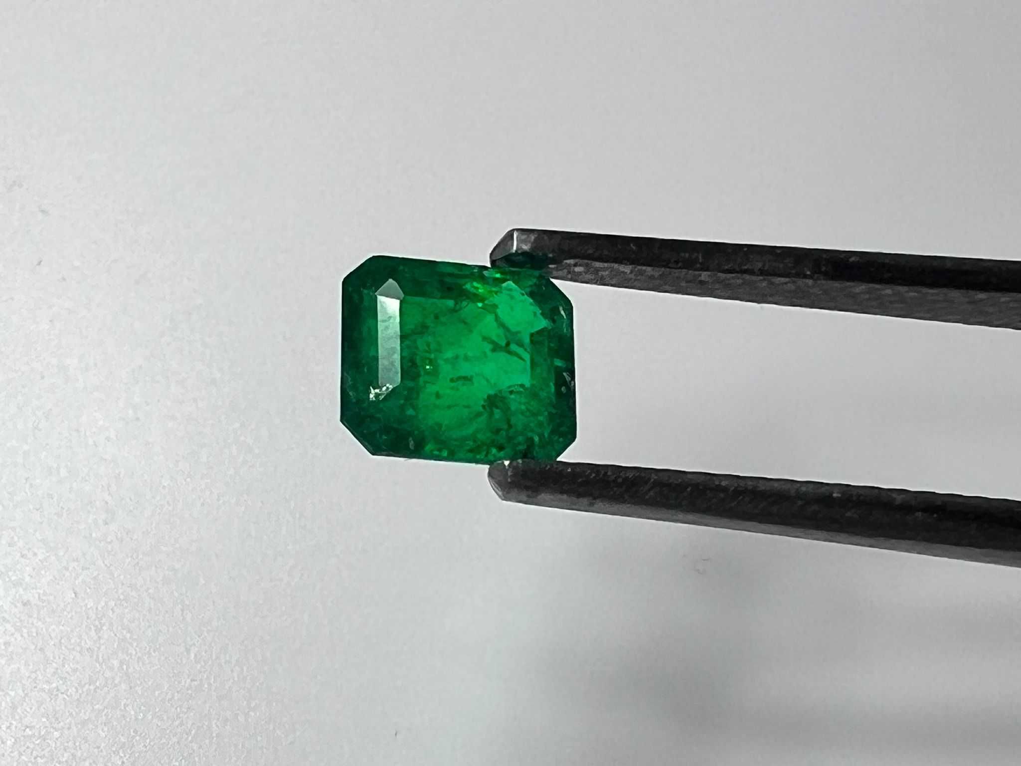 Naturalny Szmaragd kamień szlachetny 1.11 ct CERTYFIKAT