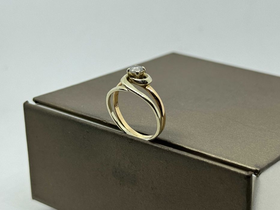 Wyjątkowy złoty pierścionek  585  R-13