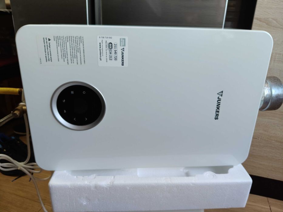 JUNKERS
Aquecedor estanque de gás natural HYDRONEXT 5700 S 17-4