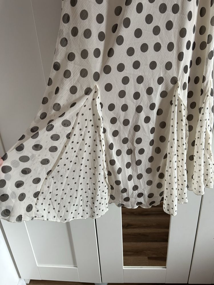 Letnia, zwiewna sukienka w grochy, na ramiączkach rozmiar 46/3XL