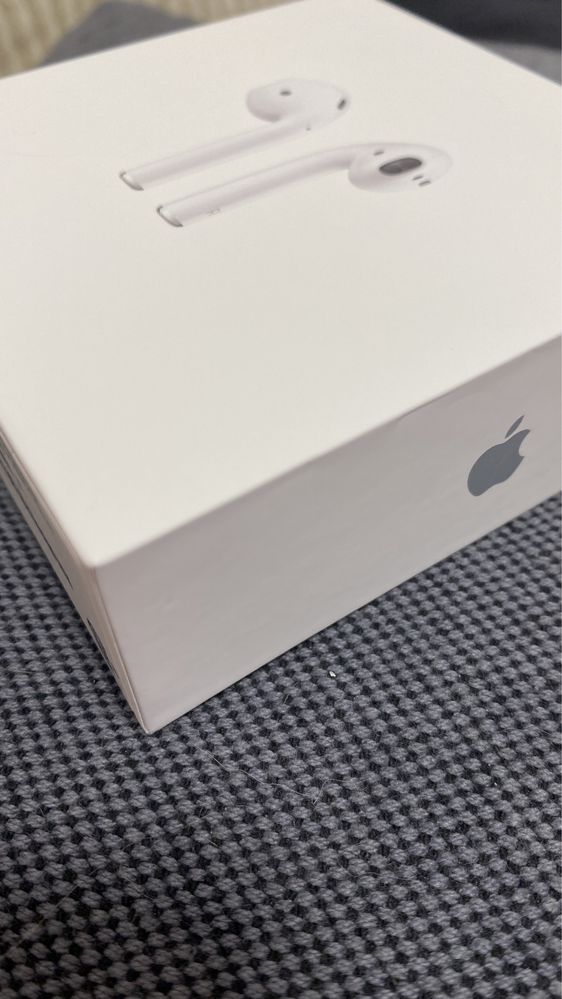 Чохол кейс новий оригінал Apple AirPods  Charging Case (MV7N2)